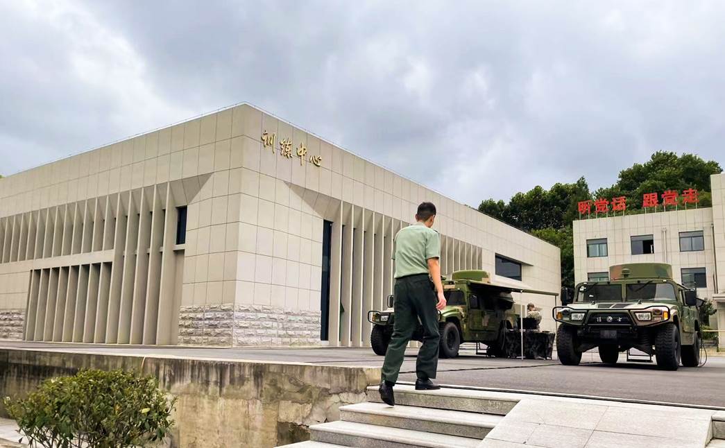 净松直膨空调机组运用某部队训练中心